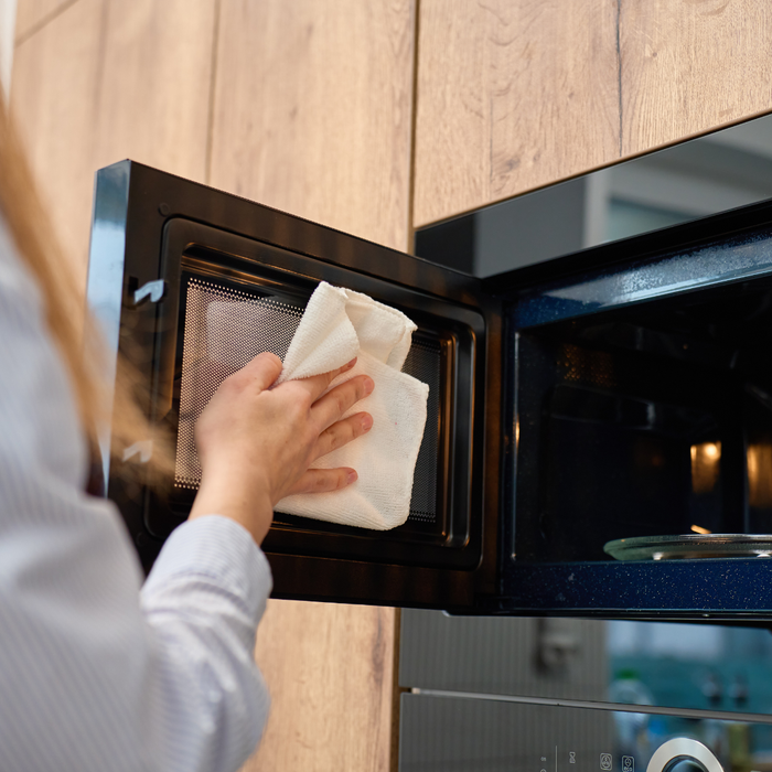 Microfibre vs Cotton Cleaning Cloths: Which Is Best for Commercial Kitchens?